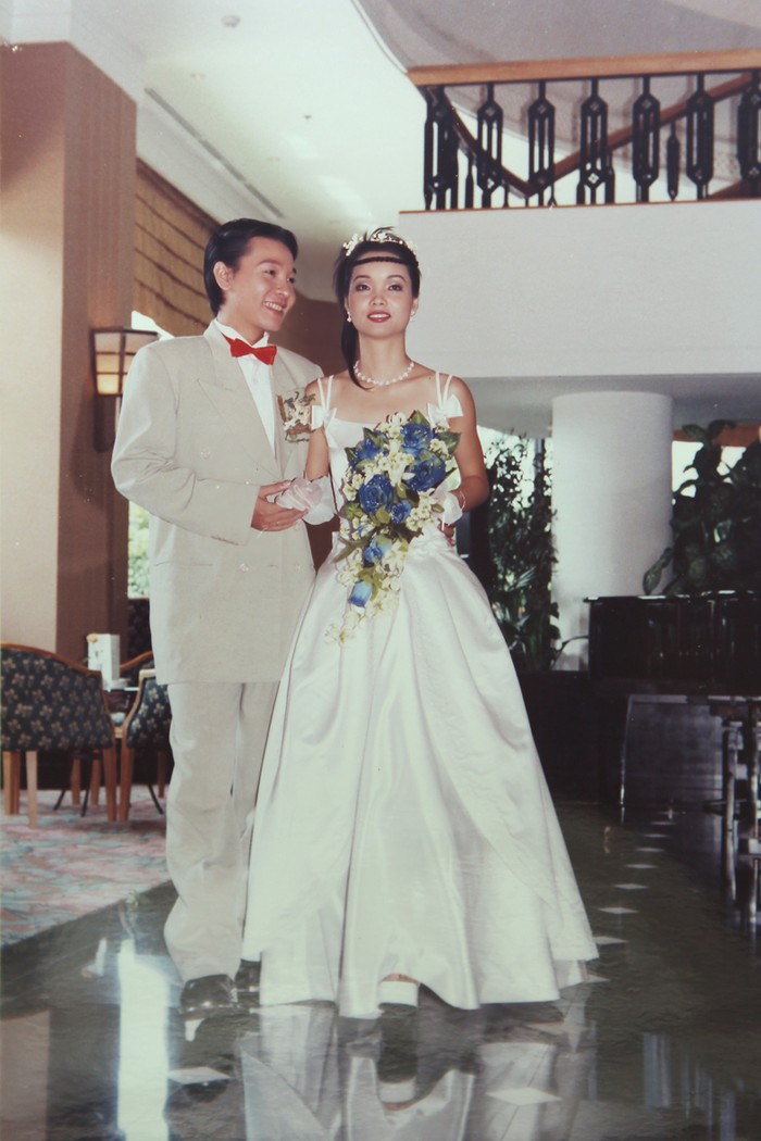 Liên hệ với diễn viên Mai Thu Huyền lúc đầu chị khá ngỡ ngàng nhưng sau đó cô vui vẻ cho biết: "Đó chỉ là ảnh chụp quảng cáo thôi, cũng hơn chục năm rồi. Chứ tôi mới chỉ yêu và cưới một người duy nhất là chồng tôi bây giờ...".